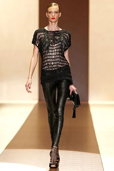 Look 32